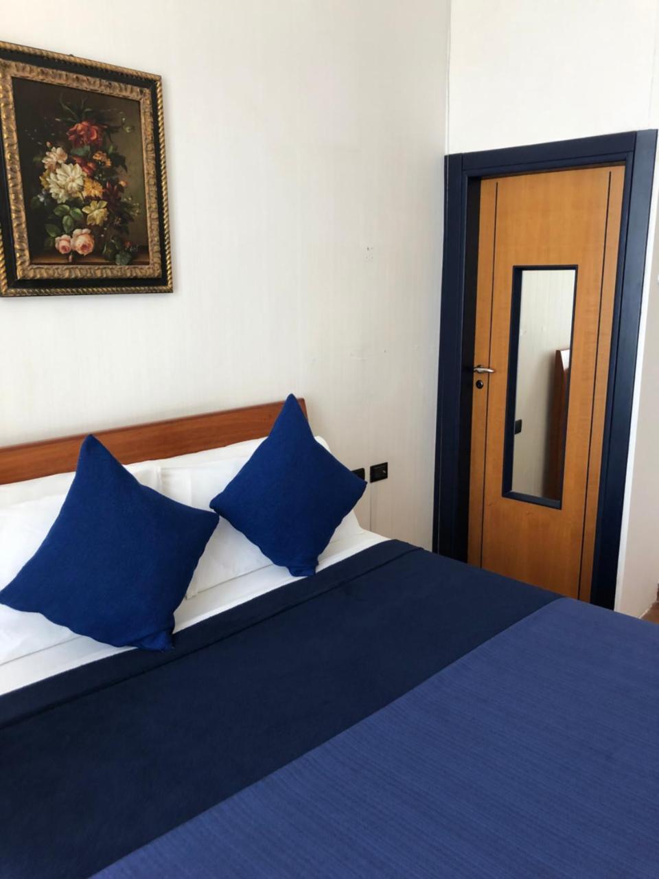 Smln Rooms & Suites Naples Exterior photo
